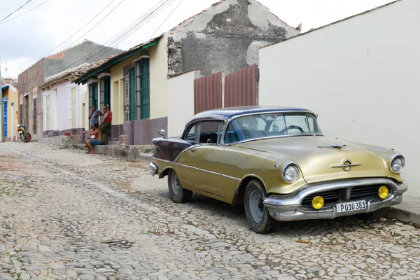 Kleurrijke traditionele huizen in het koloniale stad Trinidad — Stockfoto