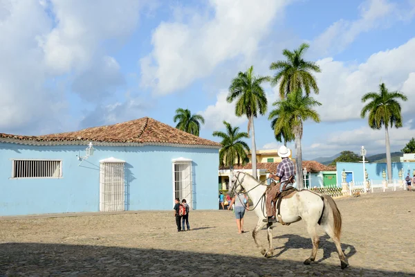 Färgglada traditionella hus i den koloniala staden Trinidad — Stockfoto