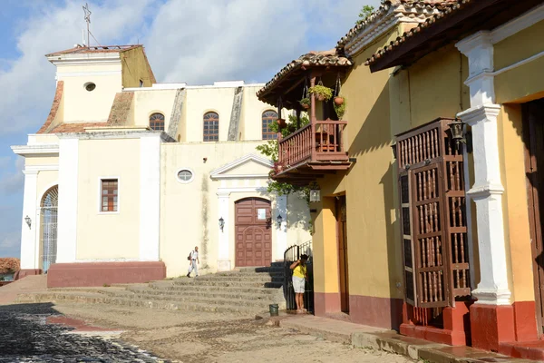 Kleurrijke traditionele huizen in het koloniale stad Trinidad — Stockfoto