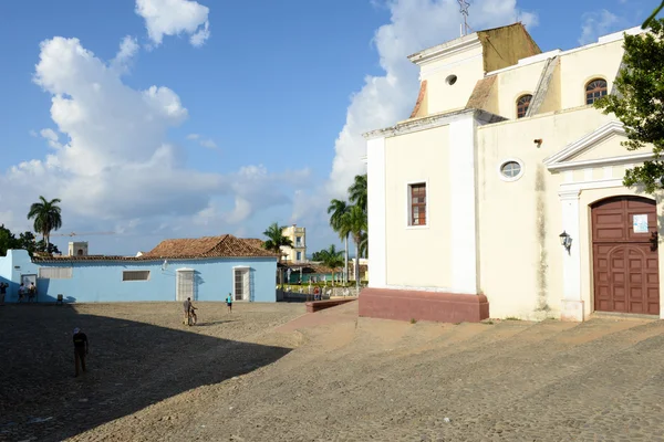 Färgglada traditionella hus i den koloniala staden Trinidad — Stockfoto