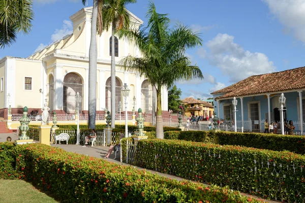 Colorful traditional houses in the colonial town of Trinidad — Stock Photo, Image