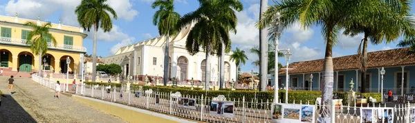 Kleurrijke traditionele huizen in het koloniale stad Trinidad — Stockfoto