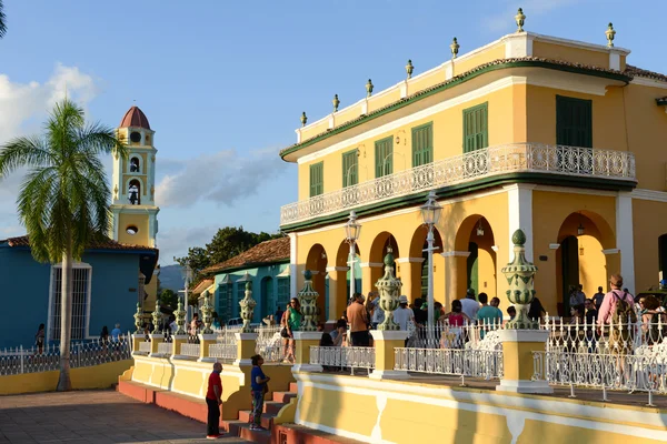 Kleurrijke traditionele huizen in het koloniale stad Trinidad — Stockfoto