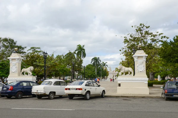 Jose Marti square park in Cienfuegos on Cuba — Stock Photo, Image