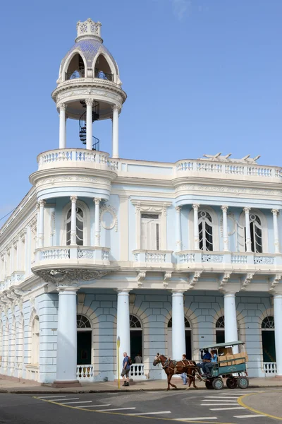 Кубинская колониальная архитектура в старом городе Сьенфуэгос, Куба — стоковое фото