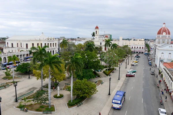 Jose Marti park with Town Hall and Cathedral of Cienfuegos — Stock Photo, Image