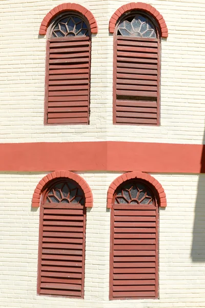 Janelas coloniais em Vinales — Fotografia de Stock