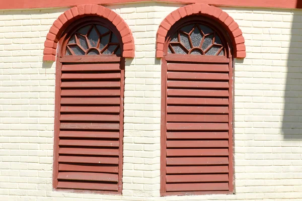 Janelas coloniais em Vinales — Fotografia de Stock