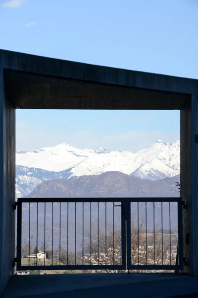 Вид на швейцарские Альпы из Луганска — стоковое фото