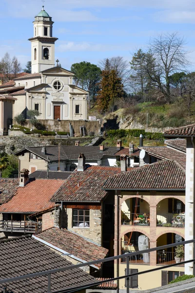 El pueblo rural de Carabbia, Suiza — Foto de Stock