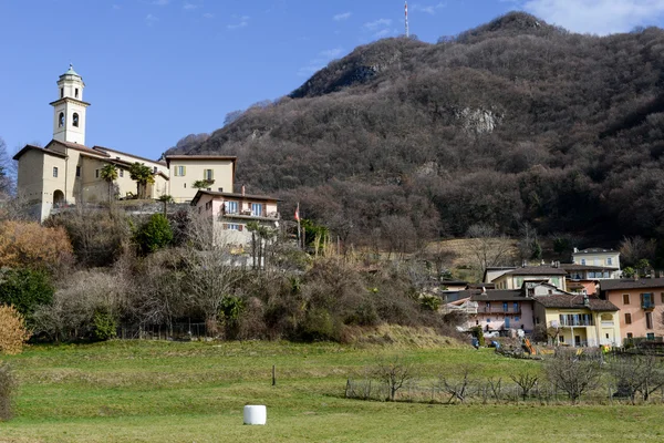 Il villaggio rurale di Carabbia, Svizzera — Foto Stock