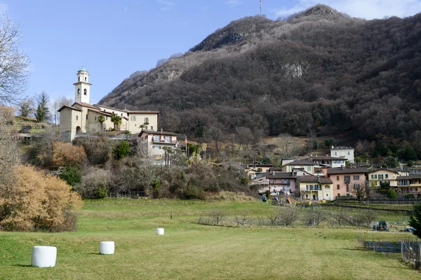 A aldeia rural de Carabbia, Suíça — Fotografia de Stock