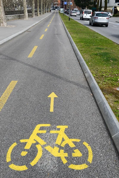 Yellow arrows and bicycle sign of a cycling path