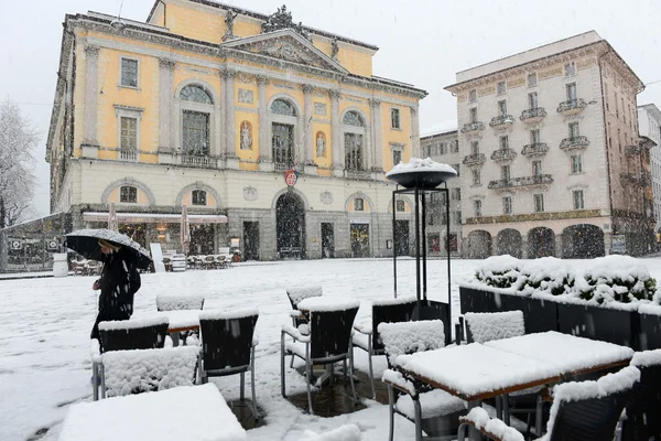 Piazza della Reforma is het belangrijkste plein van Lugano in Zwitserland — Stockfoto