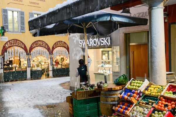 Il neige sur la vieille partie de Lugano en Suisse . — Photo