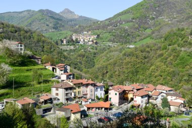 Ulaşabilirsiniz, Bruzella ve Caneggio üzerinde Muggio Vadisi köyleri