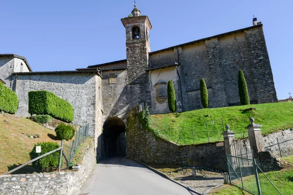スイスのルガノでの聖 Sisinio 教会 — ストック写真