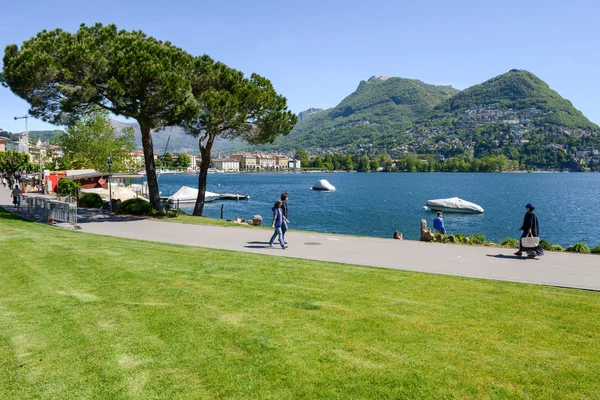 在瑞士的意大利部分卢加诺，湖边 — 图库照片