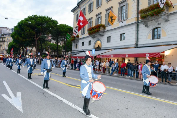 Desfile militar com trajes vintage — Fotografia de Stock