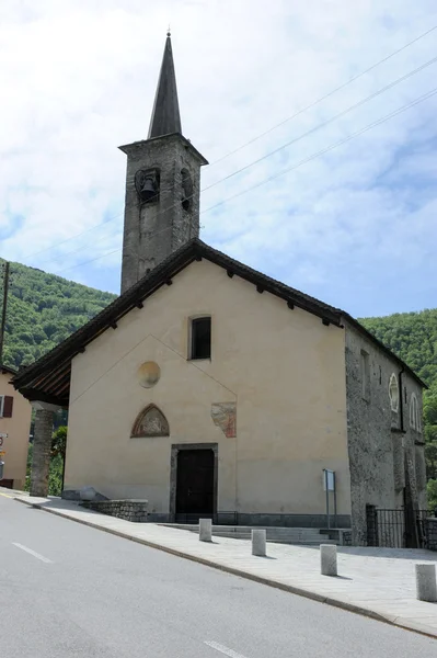 Iglesia rural de Medeglia en la parte italiana de Suiza — Foto de Stock