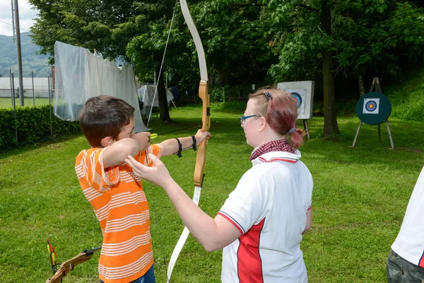 People who are learning to archery at Massagno on Switzerland — Stock Photo, Image