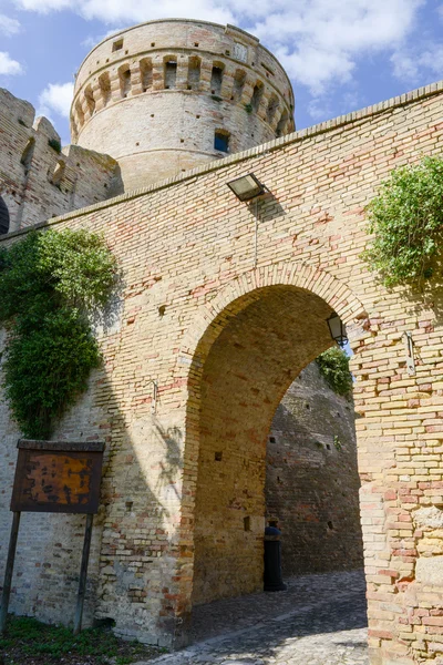 Castello Mastio cilindrico della Rocca — Foto Stock