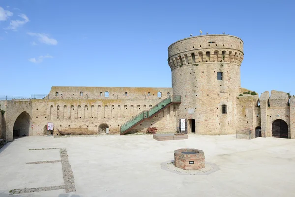 Castillo Mastio cilindrico della Rocca — Foto de Stock