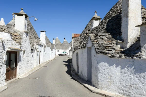 Stad van Alberobello met trulli huizen — Stockfoto