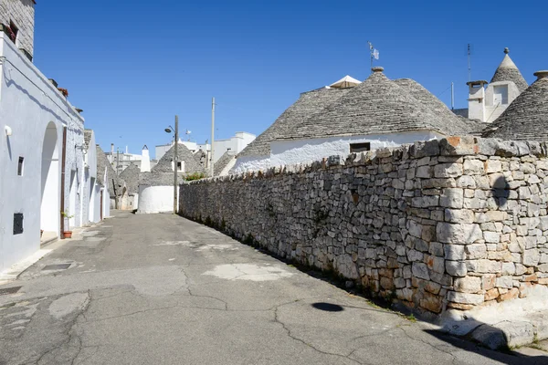 Ciudad de Alberobello con casas trulli — Foto de Stock