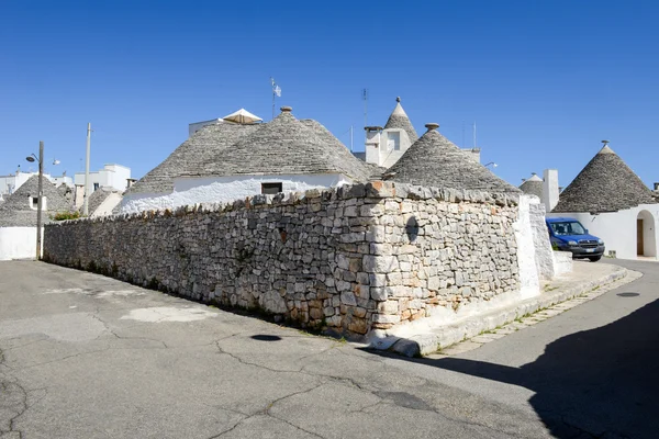 Stad van Alberobello met trulli huizen — Stockfoto