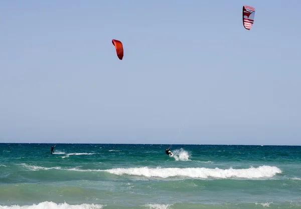 Kitesurf sur la plage de Torre Canne — Photo