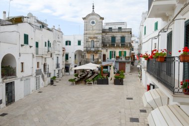Ana kare Cisternino Puglia üzerinde