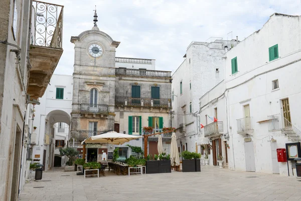 Hlavní náměstí Cisternino na Puglia — Stock fotografie