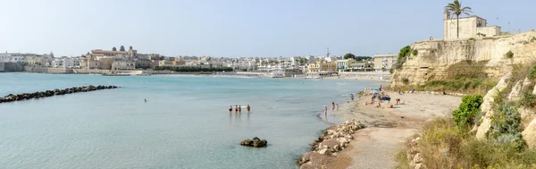 Місто пляж Otranto — стокове фото