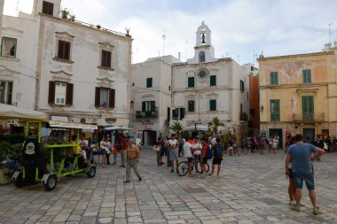 Polignano merkezi kare bir kısrak