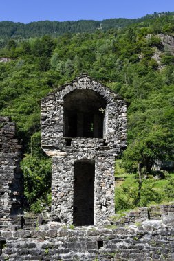 Serravalle kale kalıntıları