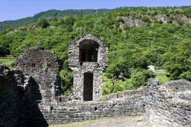 Serravalle kale kalıntıları