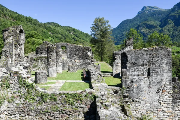 Ruiny zamku Serravalle — Zdjęcie stockowe