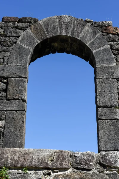 Ruinas del castillo de Serravalle — Foto de Stock