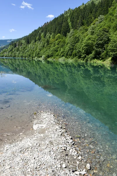 Malvaglia jezero v údolí Blenio — Stock fotografie