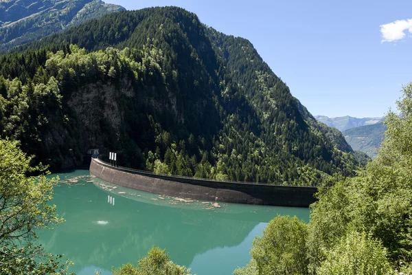 Dam Malvaglia na údolí Blenio — Stock fotografie