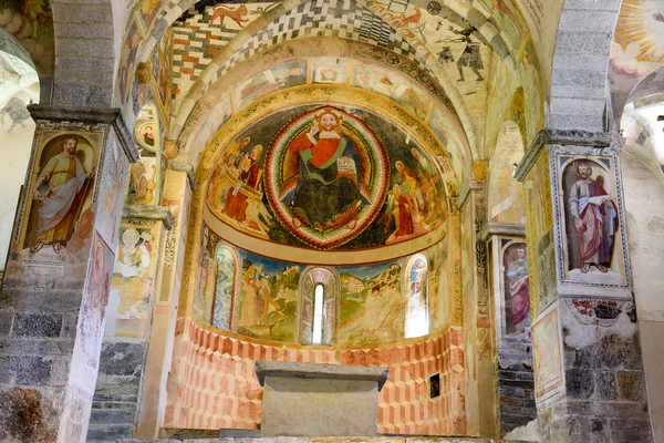 Interior de la iglesia de San Pedro y San Pablo — Foto de Stock