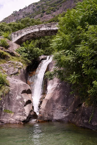 Santa Petronilla watervallen — Stockfoto