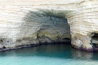 Mağara bulunan Gargano sahil Milli Parkı