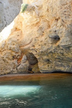 Mağara bulunan Gargano sahil Milli Parkı