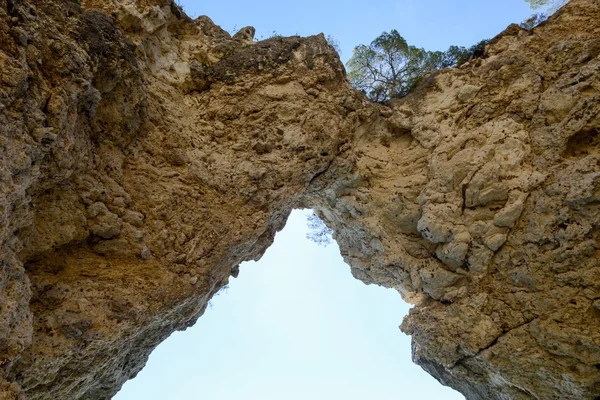 Grotta sulla costa del Parco Nazionale del Gargano — Foto Stock