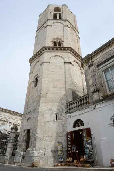 Achteckiger turm am monte sant 'angelo — Stockfoto