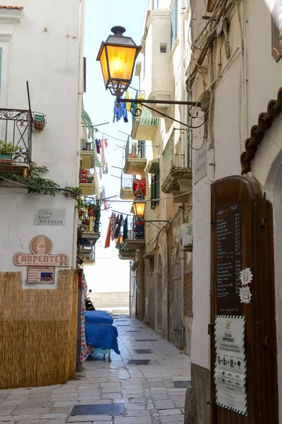 Úzké uličky Vieste na Puglia — Stock fotografie