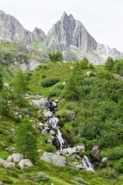 Floden över sjön Tremorgio — Stockfoto