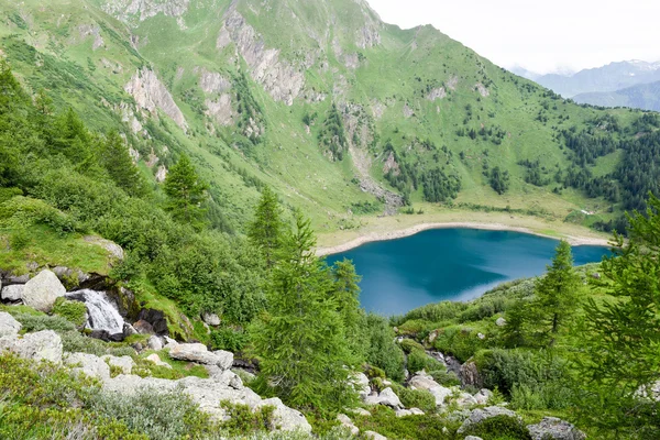 Lago Tremorgio no Cantão Ticino — Fotografia de Stock